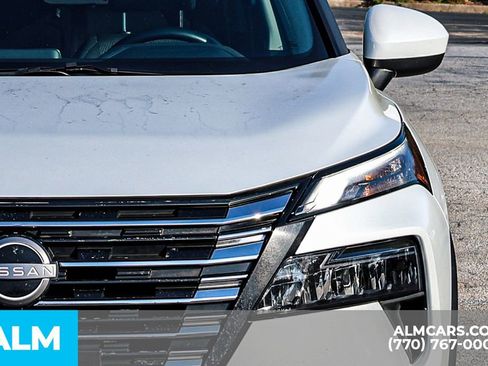 Used 2025 Nissan Rogue SV image 15