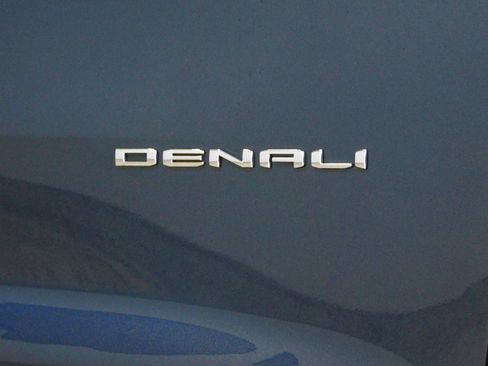 Used 2024 GMC Acadia Denali image 12