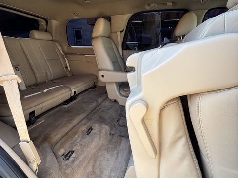 Used 2012 Cadillac Escalade Premium image 20