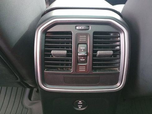 Used 2021 Porsche Macan image 19