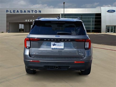 New 2025 Ford Explorer Active image 4