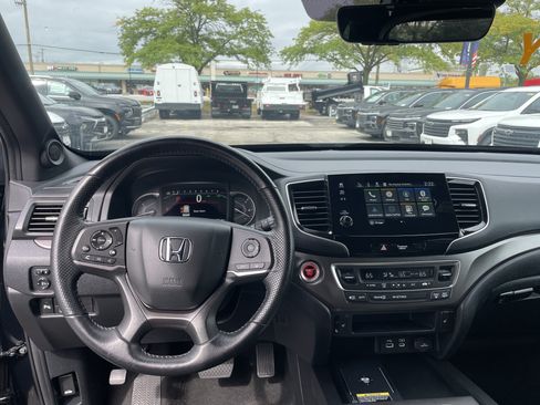 Used 2025 Honda Passport EX-L image 16