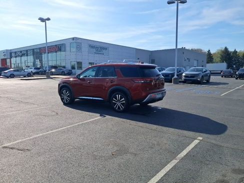 Certified 2023 Nissan Pathfinder Platinum w/ Cargo Package AWD/4WD image 11