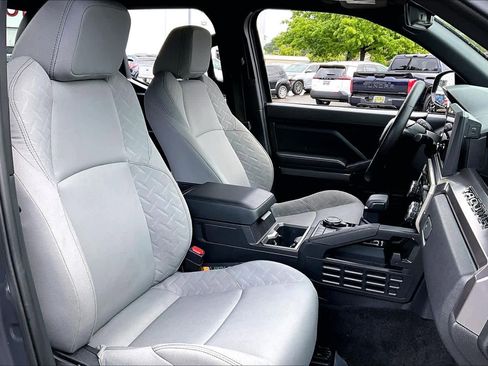 Used 2025 Toyota Tacoma SR5 AWD/4WD image 8