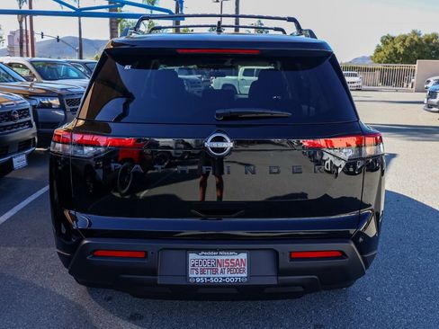 New 2025 Nissan Pathfinder SV image 5