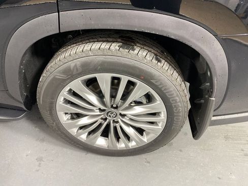 New 2026 Toyota Highlander Platinum image 35