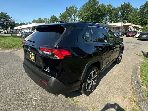 Used 2020 Toyota RAV4 LE AWD/4WD image 5