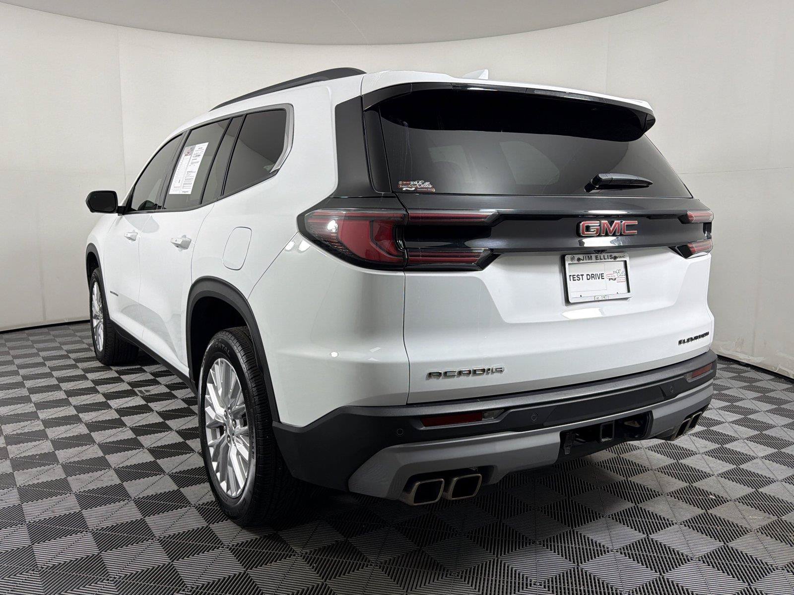 Used 2025 GMC Acadia Elevation w/ Elevation Premium Package FWD image 4