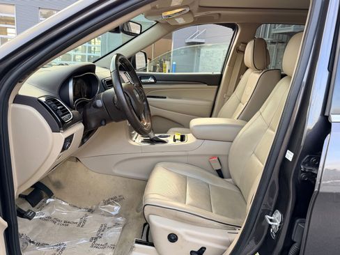 Used 2021 Jeep Grand Cherokee Overland image 14