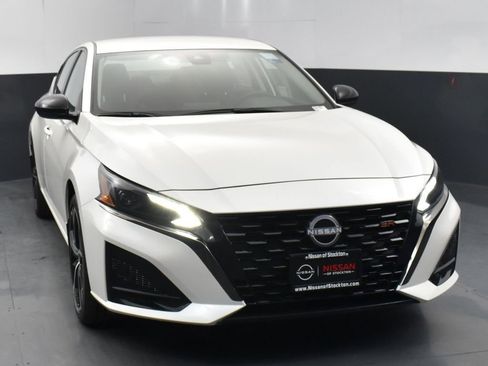 New 2025 Nissan Altima 2.5 SR image 2