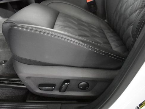 Certified 2026 Nissan Rogue Platinum w/ Platinum Premium Package AWD/4WD image 12