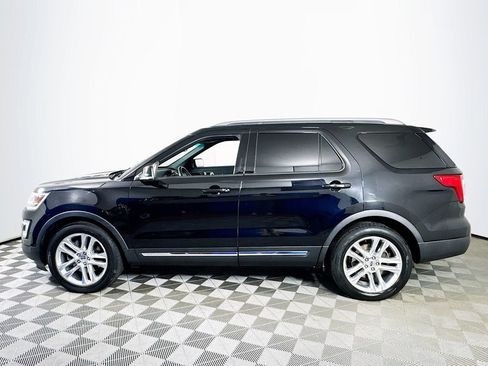 Used 2017 Ford Explorer XLT w/ Equipment Group 202A image 4