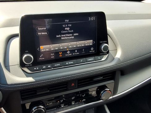 Used 2025 Nissan Rogue S image 13