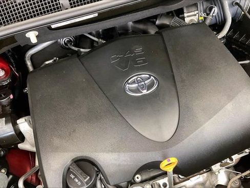 Used 2017 Toyota Sienna XLE Premium w/ Cargo Management Package FWD image 33