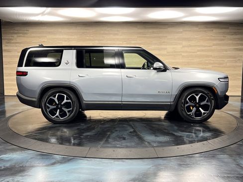 Used 2024 Rivian R1S Adventure image 21