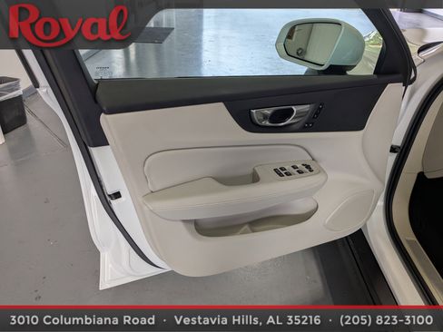 Certified 2025 Volvo V60 B5 Cross Country Plus w/ Climate Package AWD/4WD image 17