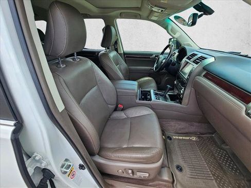 Used 2018 Lexus GX 460 Premium w/ Premium Package AWD/4WD image 21