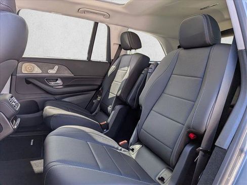 Used 2026 Mercedes-Benz GLS 450 4MATIC image 14
