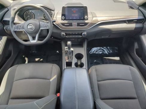 Used 2025 Nissan Altima 2.5 SV FWD image 14