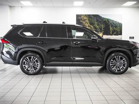 Used 2024 Toyota Grand Highlander AWD Hybrid image 5