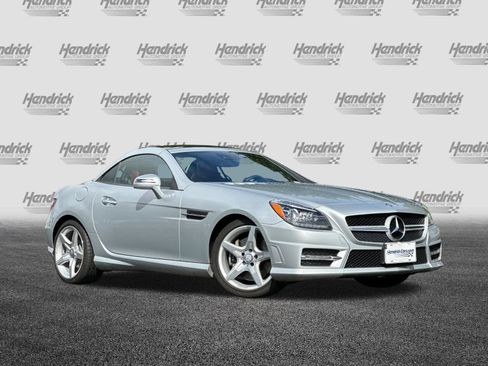 Used 2016 Mercedes-Benz SLK 300 image 2