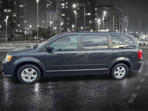 Used 2012 Dodge Grand Caravan SXT w/ Entertainment Group 1 image 3