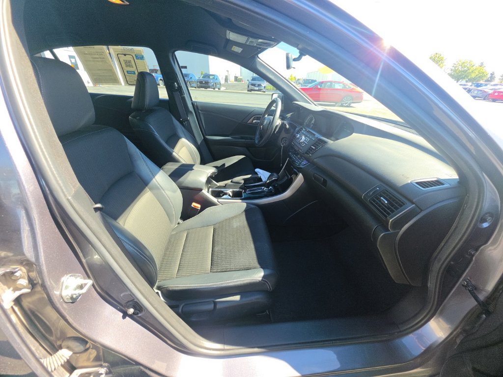 Used 2017 Honda Accord Sport image 31