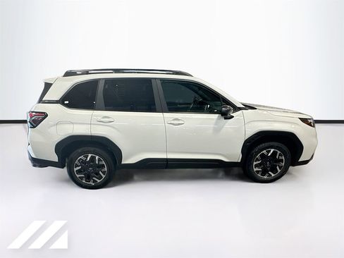 Used 2026 Subaru Forester Premium AWD/4WD image 4