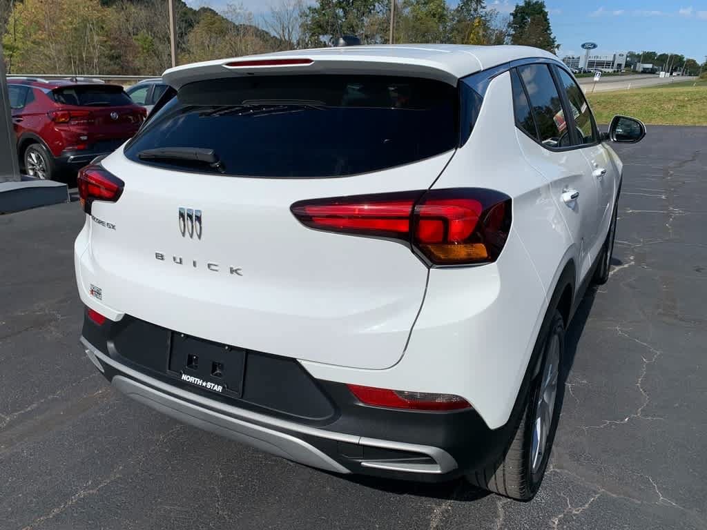 Certified 2024 Buick Encore GX Preferred w/ Comfort Package FWD image 5