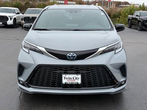 Certified 2024 Toyota Sienna XSE image 10