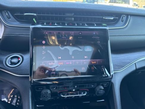 New 2025 Jeep Grand Cherokee Limited image 22