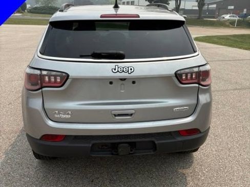 Used 2018 Jeep Compass Latitude w/ Popular Equipment Group AWD/4WD image 5