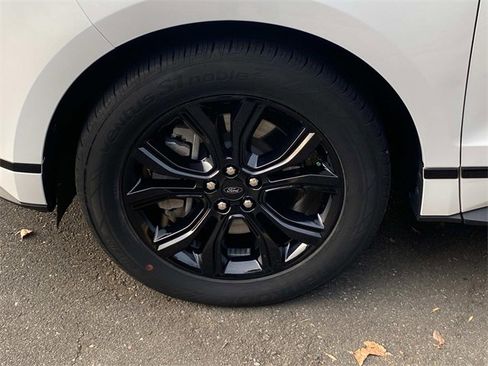 Used 2023 Ford Edge SE w/ Black Appearance Package image 6