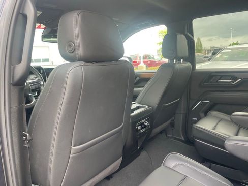 Used 2025 GMC Yukon Denali AWD/4WD image 23
