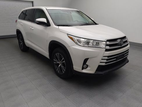 Used 2018 Toyota Highlander Plus FWD image 13