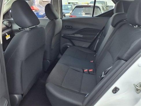 New 2025 Nissan Kicks Play S image 5