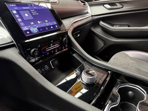 Used 2023 Jeep Grand Cherokee Altitude image 19