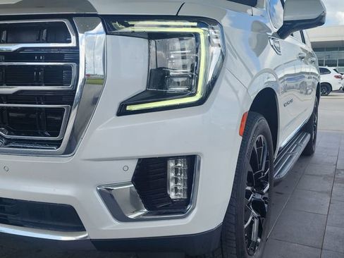 Used 2022 GMC Yukon XL SLT w/ SLT Premium Package image 2