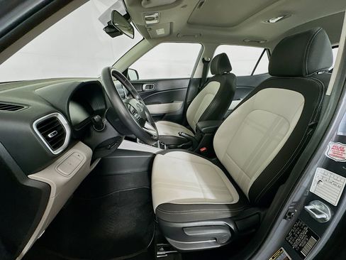 Used 2023 Hyundai Venue SEL image 13