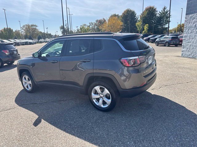 Used 2020 Jeep Compass Latitude w/ Cold Weather Group AWD/4WD image 3