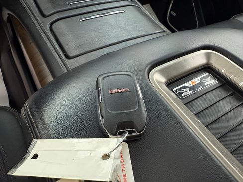 Used 2018 GMC Yukon Denali image 59