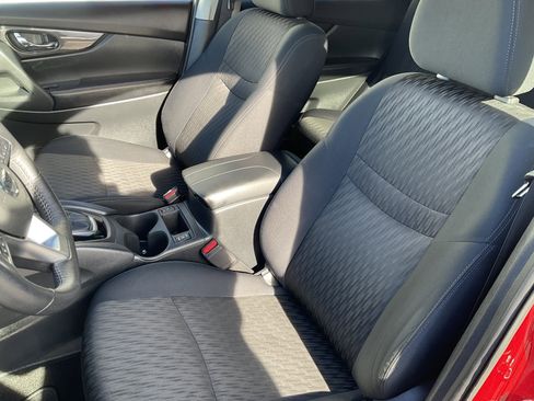 Used 2019 Nissan Rogue SV image 33