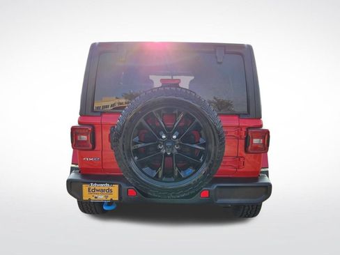 Used 2022 Jeep Wrangler Unlimited Sahara w/ Cold Weather Group AWD/4WD image 4