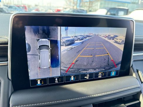 Used 2021 GMC Yukon XL SLT w/ SLT Luxury Package image 17