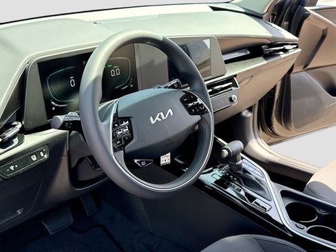 New 2026 Kia Niro LX FWD image 4