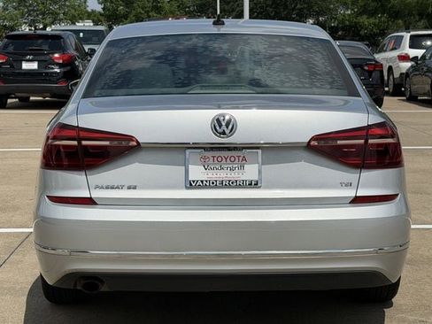 Used 2017 Volkswagen Passat 1.8T SE FWD image 5