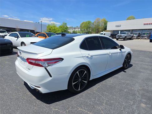Used 2019 Toyota Camry XSE FWD image 3