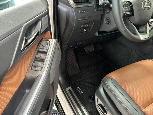 Used 2026 Lexus GX 550 image 7