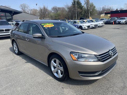 Used 2015 Volkswagen Passat 1.8T SE image 3