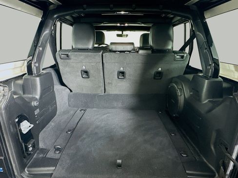 Used 2021 Jeep Wrangler Sahara image 29